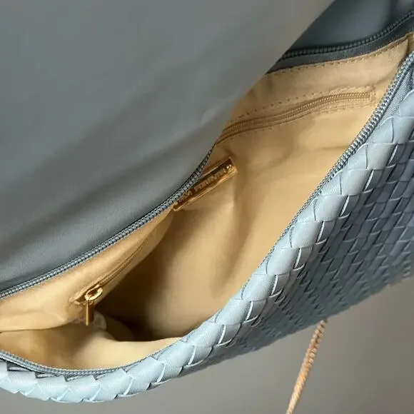 EMA Forever light blue wicker patterned clutch / crossbody magnet zipper closure - Picture 5 of 7